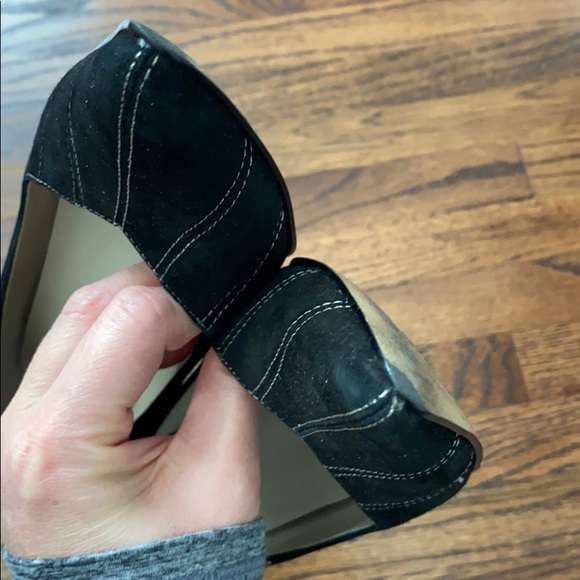 Anne Klein AK black suede low heels, sz 6.5 - Picture 6 of 8